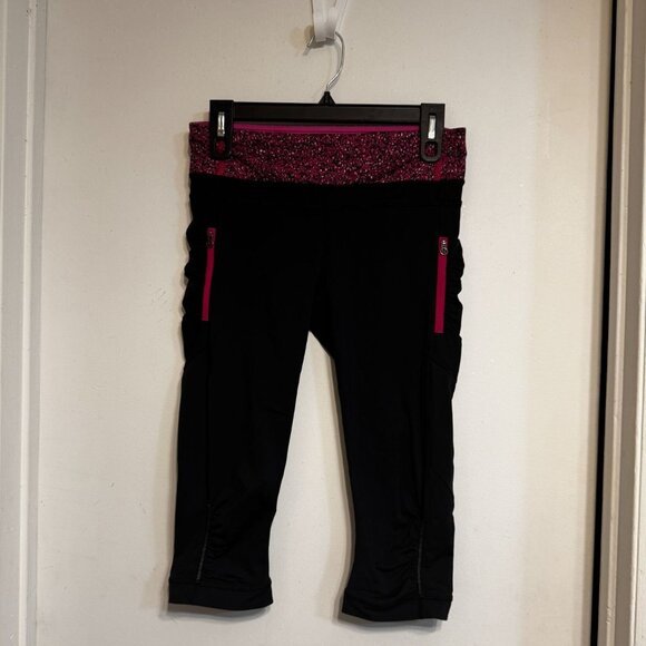 lululemon athletica Pants - Lululemon Crop Ruched Knee Zipper Pockets Capri Leggings Size 6 Black Pink